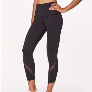 Lululemon Black Scallop Wunder Under Crops